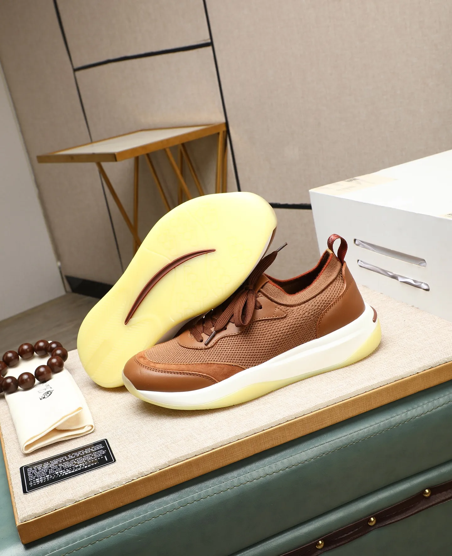 Men's shoes 💰620 🔥𝐥𝐨𝐫𝐨 𝐏𝐢𝐚𝐧𝐚 lp classic loafers, an Italian treasure brand, the only brand that can match Hermès! Only after wearing it do we realize that we can’t live up to our feet. The upper is made of imported first-layer cowhide with breathable fly-knit fabric, water-dyed cowhide foot pads, and the official original glass rubber outsole and pendant. Exclusive original packaging (tag ➕ brand paper ➕ outer box ➕ hand bag) code number: 38-44. Can be customized 45-46